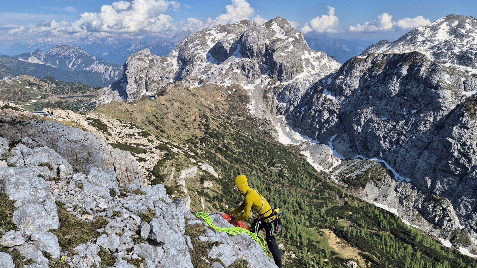 Trogkofel Sudwand (34) Zostup v ppozadí Monte Cavallo di Pontebba