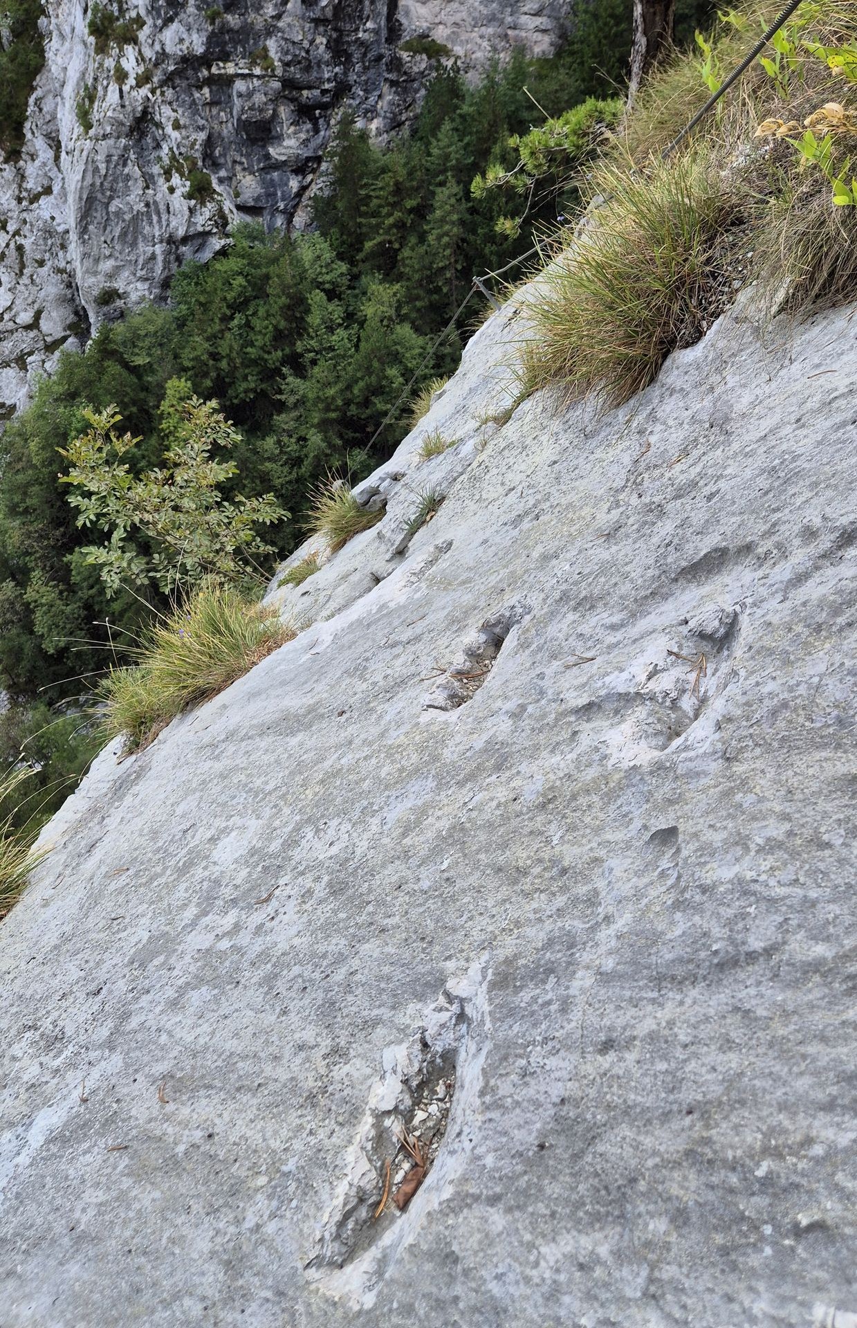 Ferrata Ruffano (19) vysekané stupy v zostupovke