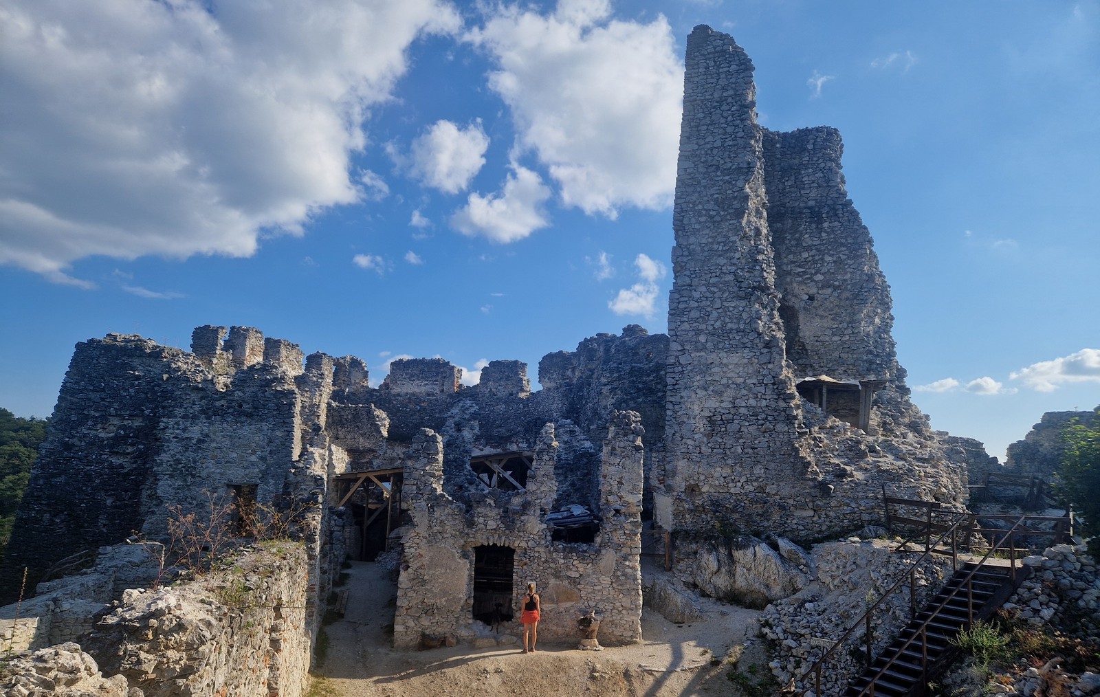 Hrad Tematín (11) hlavné nádvorie