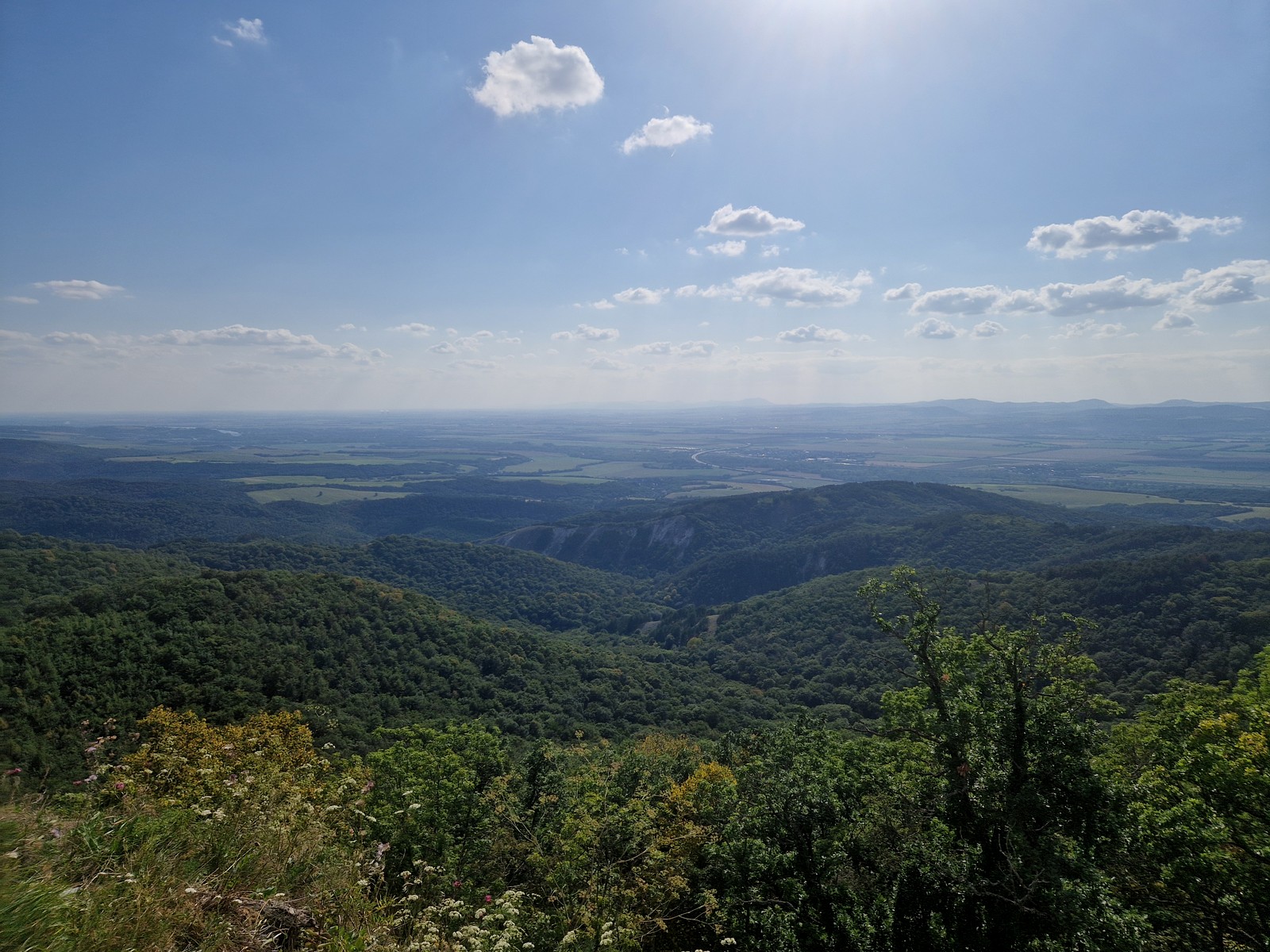 Hrad Tematín (14) výhlad na koniec Podunajskej nížiny