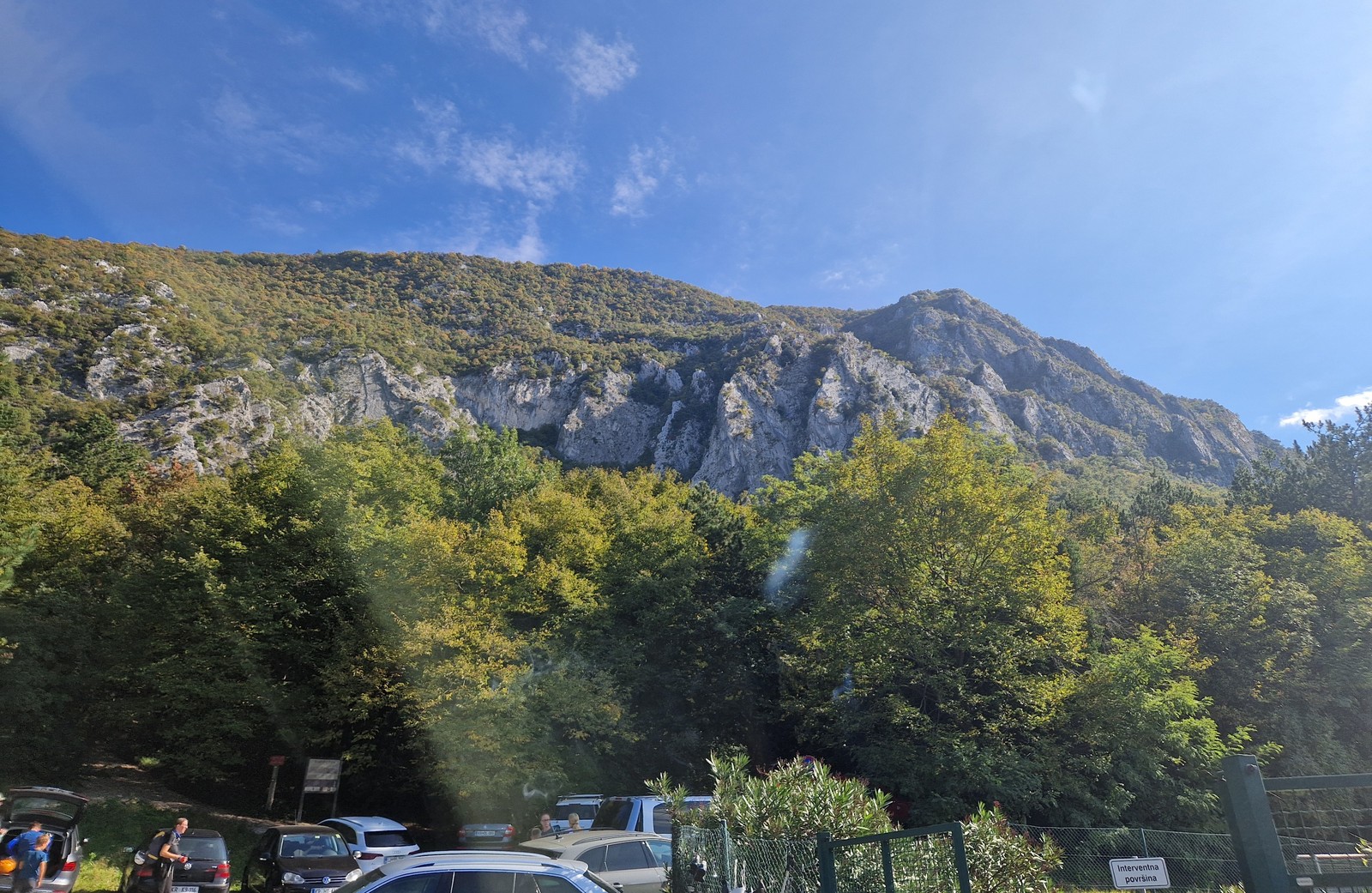 Vipava (2) pohľad na skaly od kempu