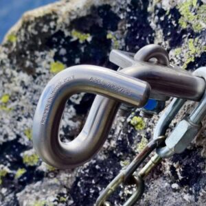 Nové železo na Lomnickom štíte je osadené Horskou záchrannou službou a slúži najmä vodcom