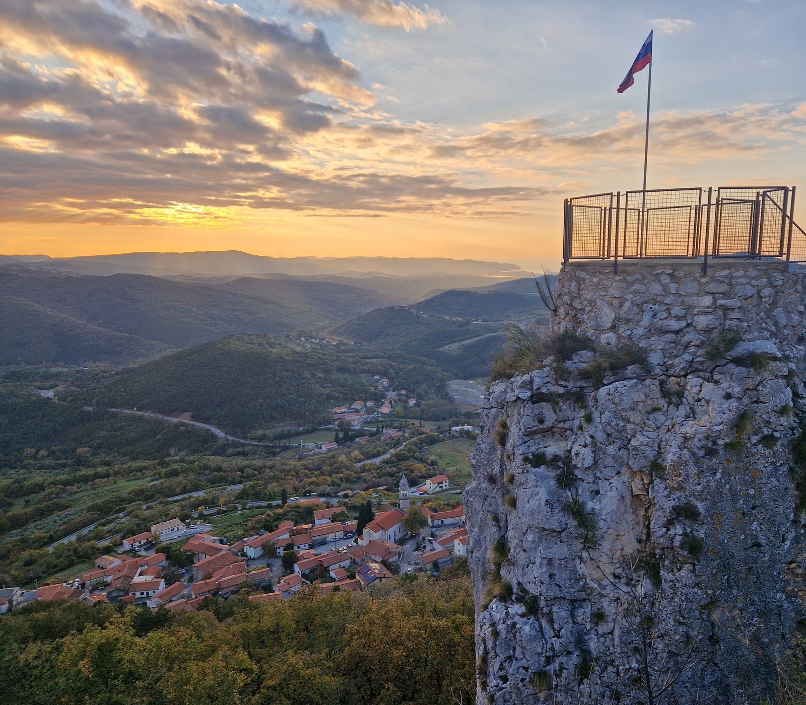Crni kal (19) Ruiny pevnosti Crni kal (19) Ruiny pevnosti