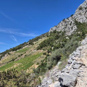 Ferrata Hvar (05) Chodník k jaskyni