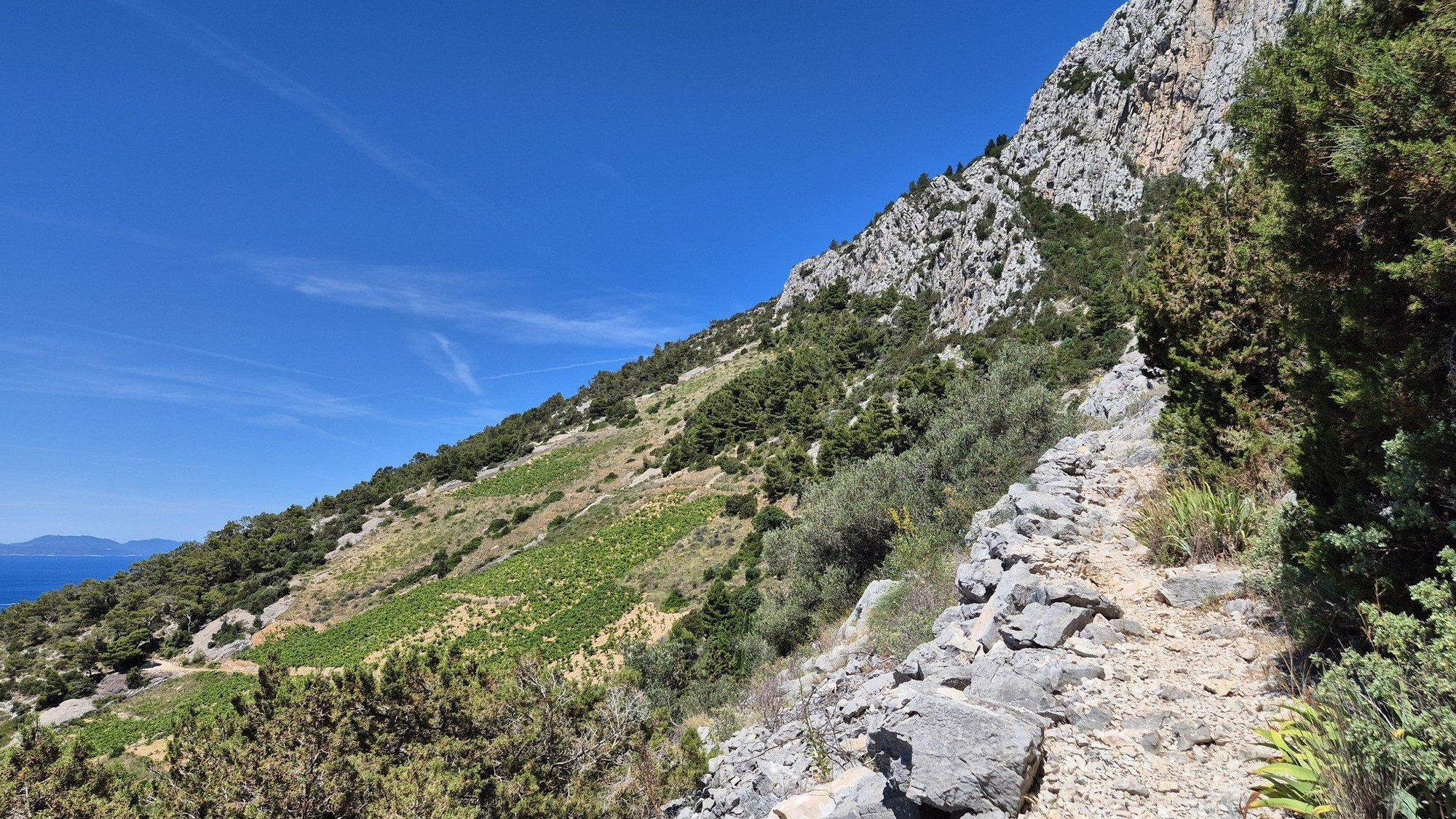 Ferrata Hvar (05) Chodník k jaskyni
