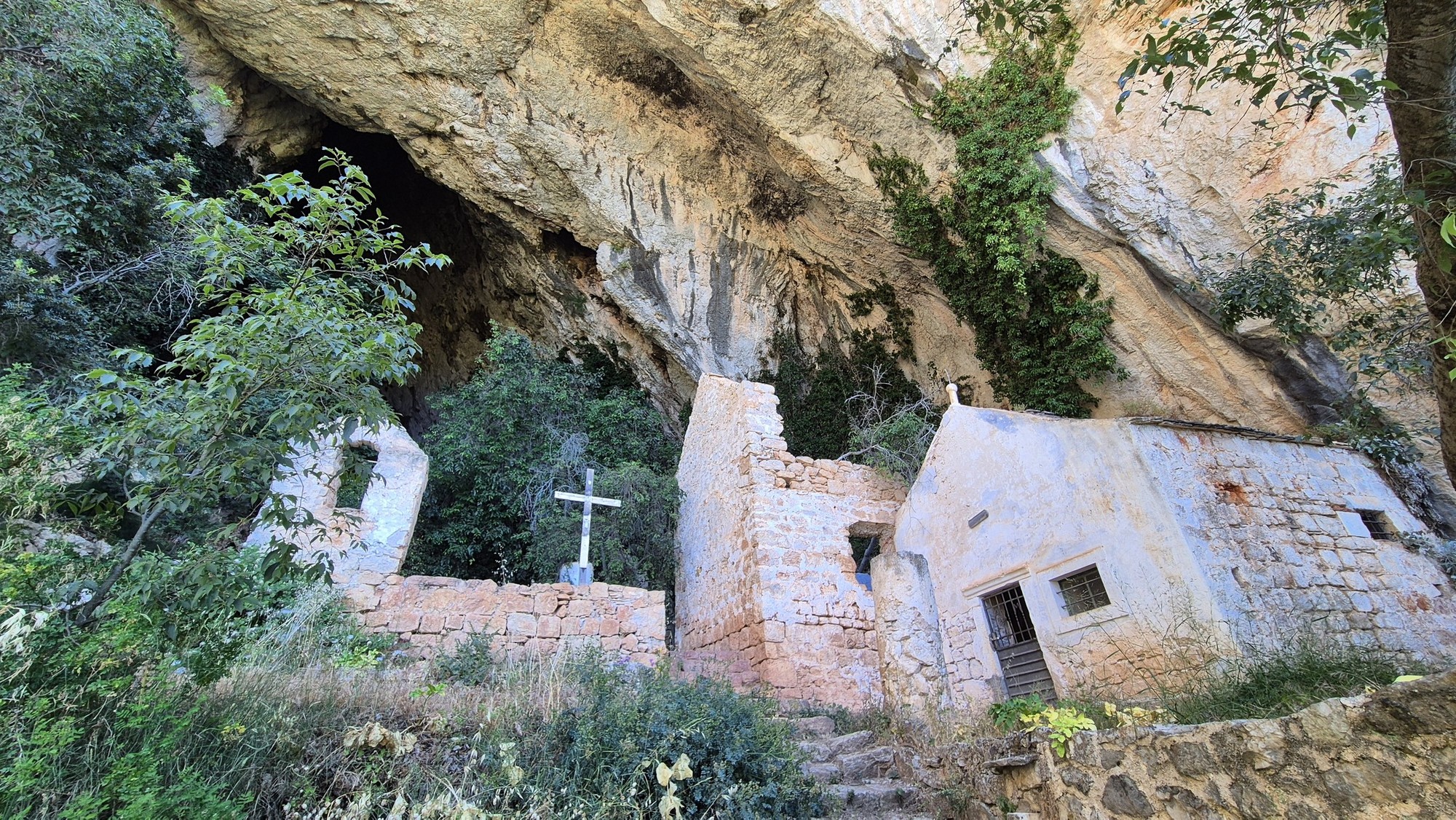 Ferrata Hvar (09) Ruiny kláštora zo 16 storočia