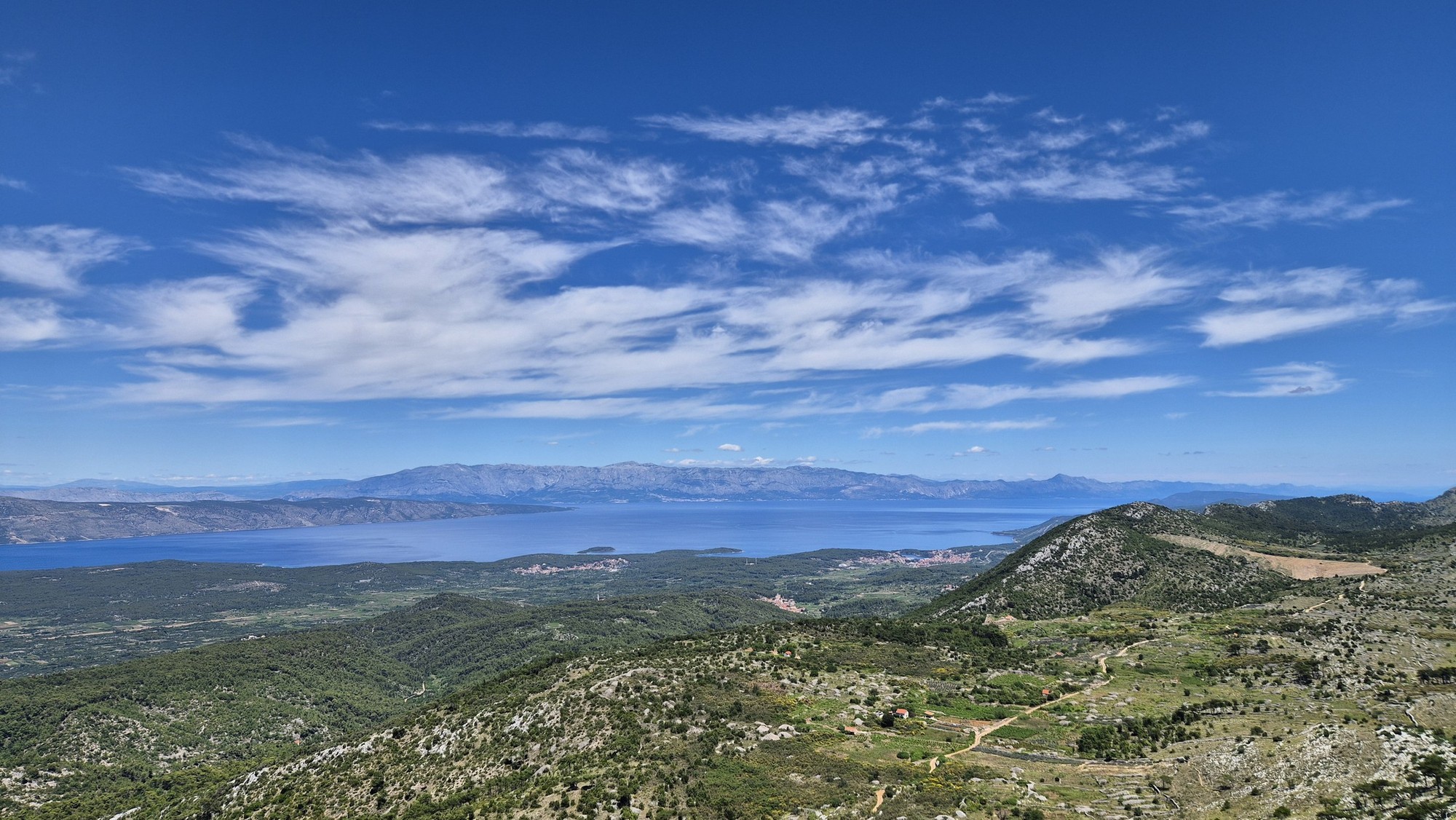 Ferrata Hvar (30) Výhľad smerom na Makarsku a Sv Jure