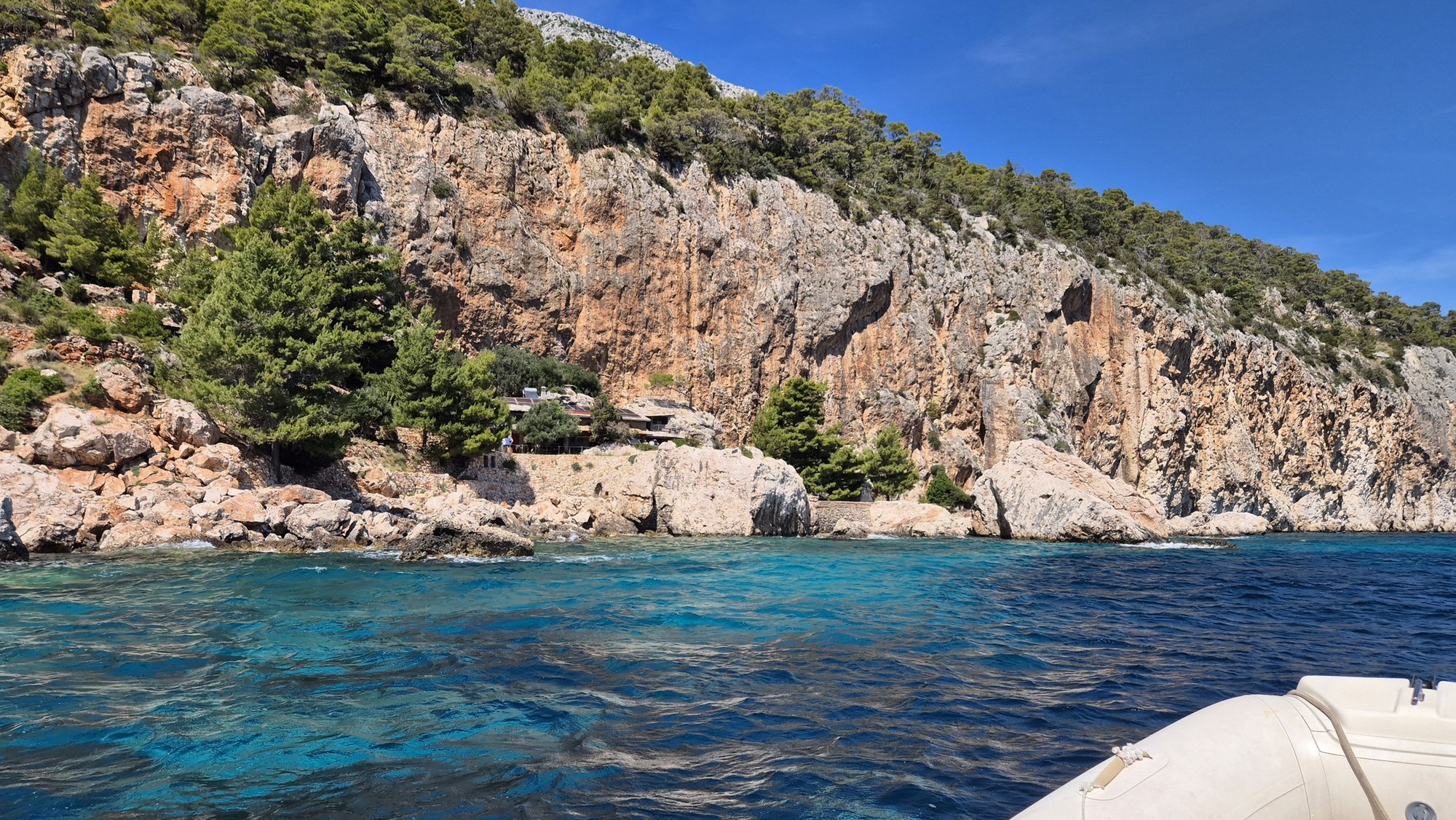 Ferrata Hvar (39) Cliffbase z mora